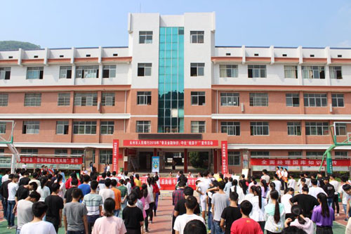 “普及金融知识，守住‘钱袋子’”宣传进学校、进企业