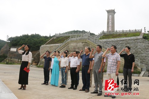 县委宣传部：关爱贫困留守学子，传承红色文化