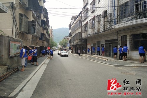 双牌县司法局组织社区矫正人员进行公益劳动