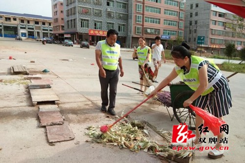 青龙洞社区环境卫生整洁行动进小区
