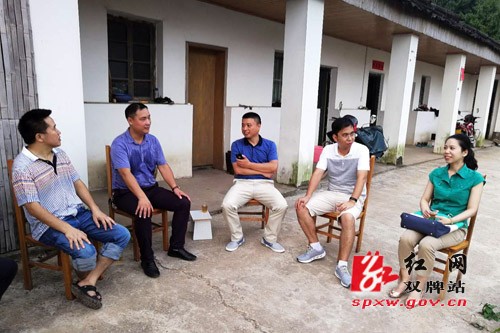 李雄副县长在塘底乡调研林下养殖产业