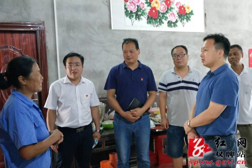 苏小康到何家洞镇调研基层党建和扶贫工作