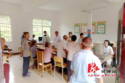 塘底乡:进村入户为老年人免费体检