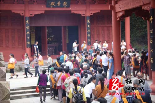 游客云集，热闹非凡！阳明山迎来朝佛旅游高峰