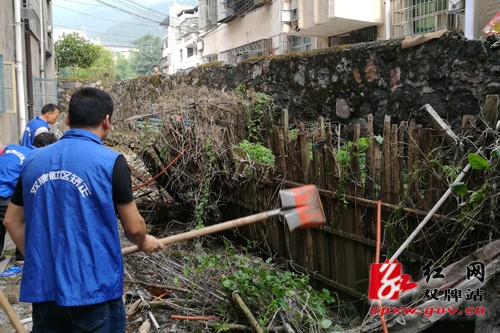 双牌县:社区服刑人员参加公益劳动