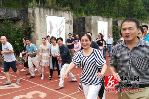双牌一中举行新学年开学典礼暨庆祝教师节表彰大会