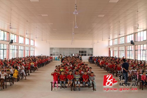 五里牌镇中心小学举行2018秋季开学典礼暨表彰大会