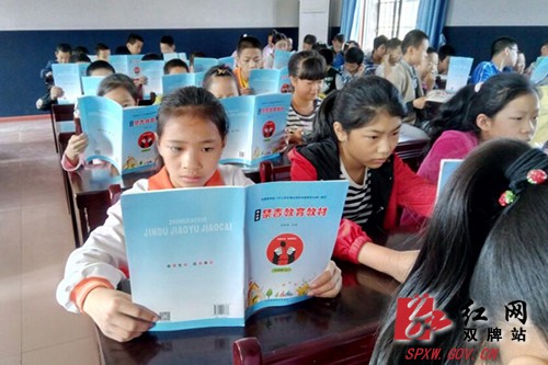 禁毒防暴不松懈 筑牢校园防火墙