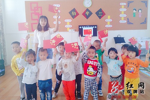 打鼓坪中心幼儿园:祝祖国妈妈生日快乐