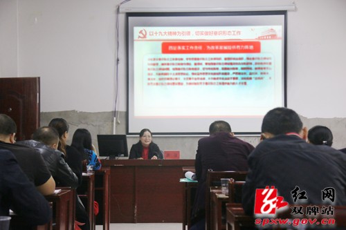 唐俊为科干班学员进行意识形态工作专题授课