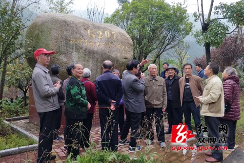 重阳节市公路局离退休老同志视察双牌公路工作