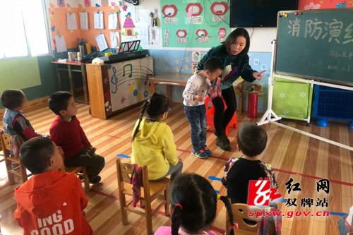 尚仁里中心幼儿园以“消防安全、牢记在心”消防演习活动