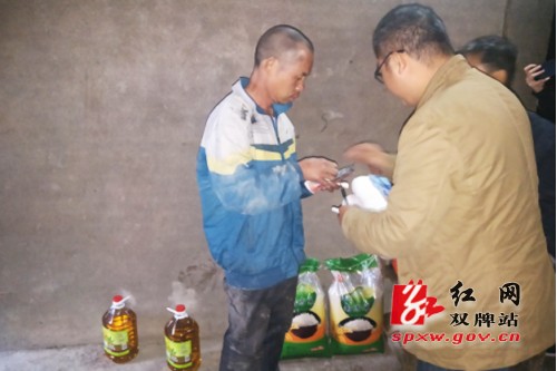 走访慰问残疾贫困户冬日帮扶暖人心