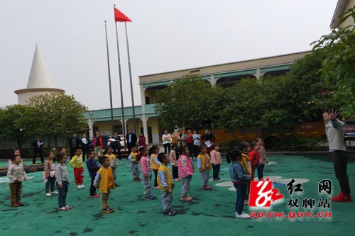 泷泊镇中心幼儿园开展“游戏活动”公开课比武