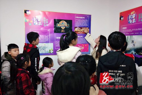 蔡里口中心小学学生到湖南电视台录制芒果研学栏目