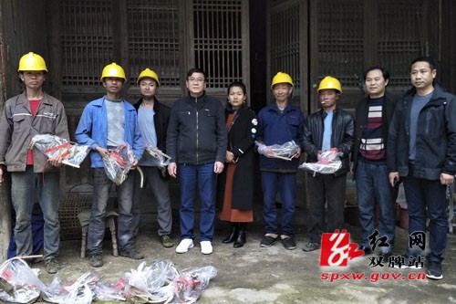 心系贫困户 寒冬送温暖