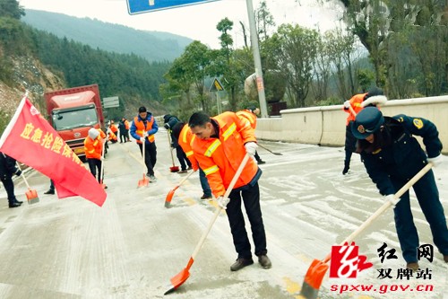 双牌县公路局全力抢通G207线双牌大山段