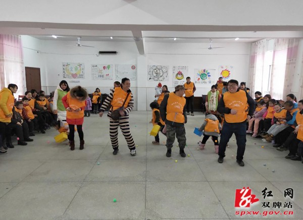 泷泊镇中心幼儿园开展“亲情陪伴.让爱相随”亲子活动