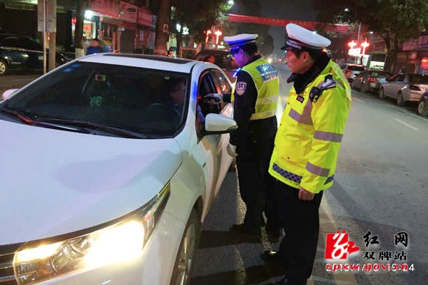 “小年夜”双牌交警坚守一线保安全