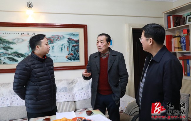苏小康走访慰问老干部和困难职工