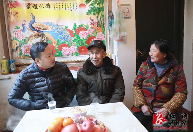 苏小康走访慰问老干部和困难职工