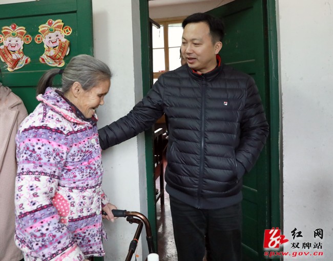 苏小康走访慰问老干部和困难职工