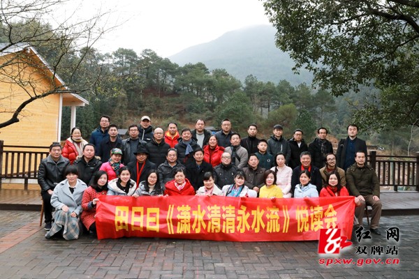 陶醉在文情诗意的春天里