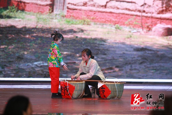 萌娃闹元宵 剧场无虚席