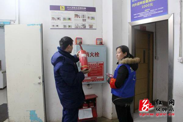 双牌县消防大队开展元宵节消防安全夜查行动