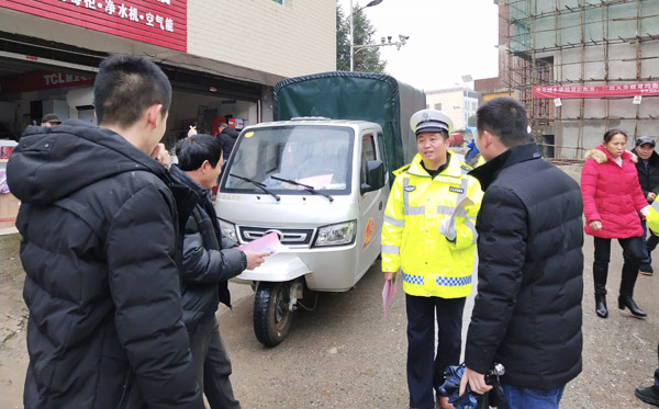 双牌交警积极开展预防国省道二次交通事故主题宣传活动