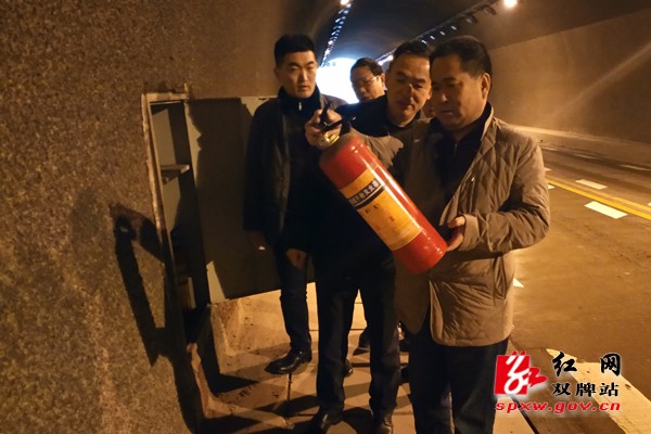 市公路局杨小明到双督导公路保畅保安工作