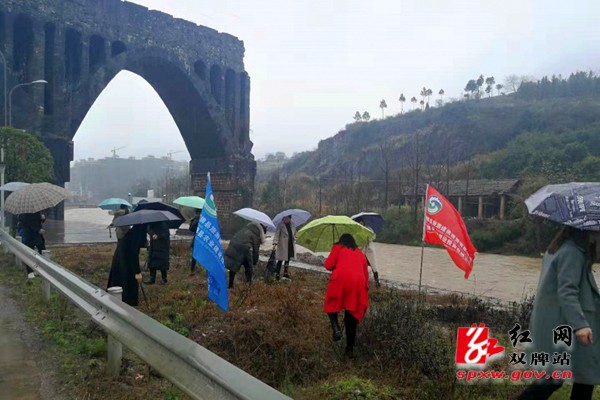 旅游局组织开展“弘扬雷锋精神 倡导文明旅游”志愿服务活动