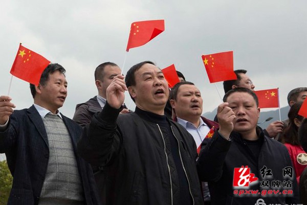 千人“和”声快闪 歌唱祖国