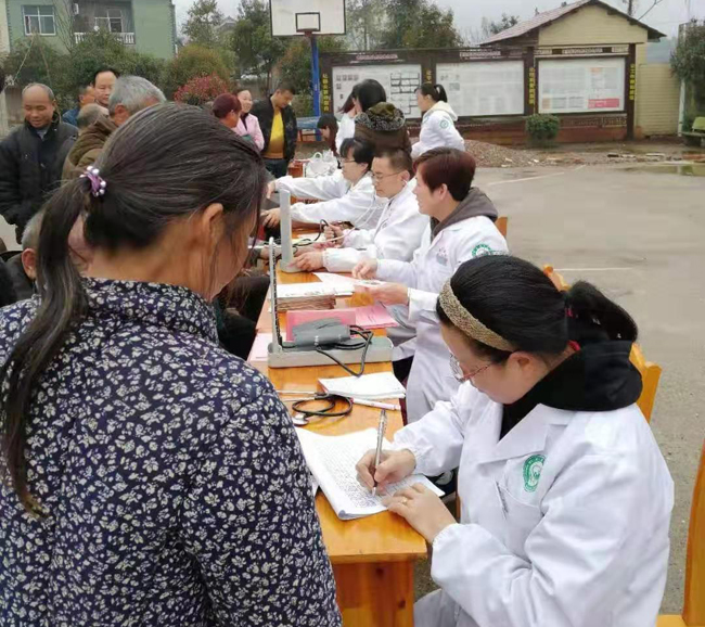 双牌县中医医院党支部开展“进街道、进社区、进乡镇”主题党日志愿者服务义诊活动