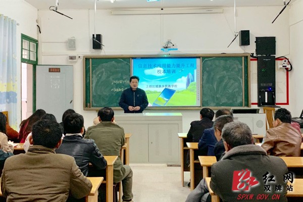 上梧江学校扎实提升教师业务能力