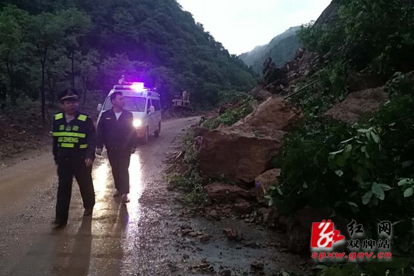山体滑坡阻碍交通 双牌公路和衷共济保畅安