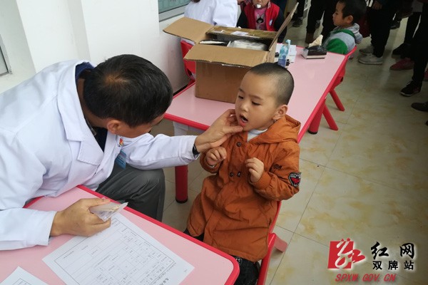 何家洞幼儿园组织健康体检保障幼儿健康