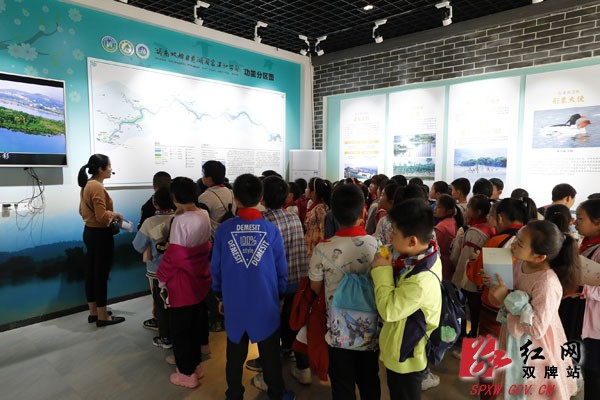 双牌一小到日月湖开展研学活动