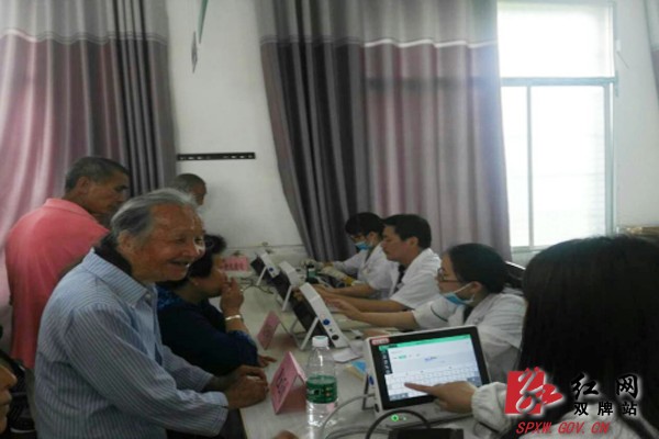 双牌“山区贴心健康快车”服务进乡村