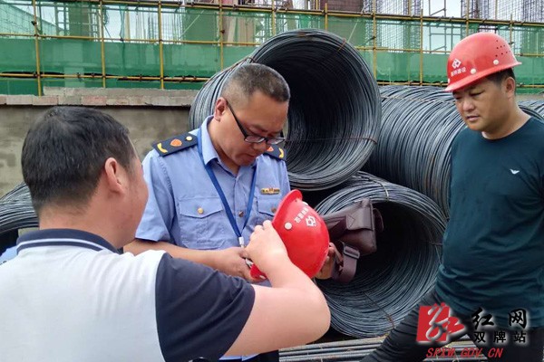 双牌县开展安全帽专项整治行动 拒绝“碎碎帽”