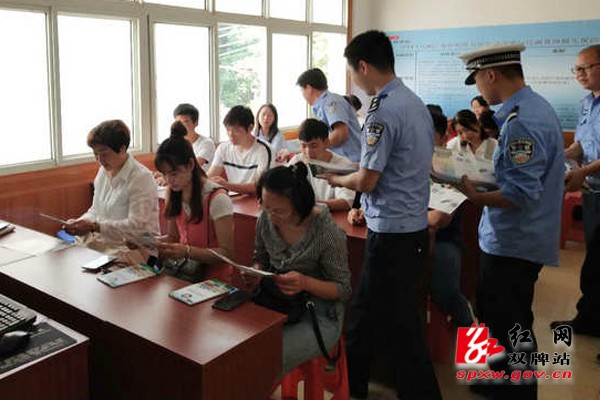 文明交通进驾校 筑牢学员安全意识