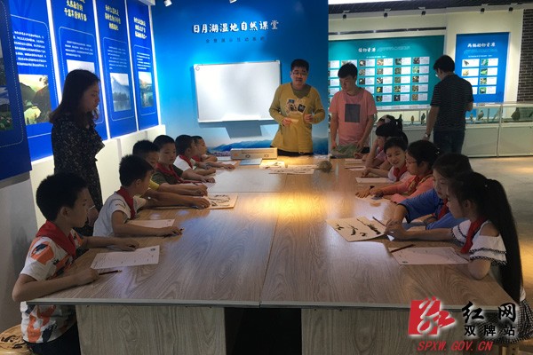 日月湖湿地公园成为学子研学新去处