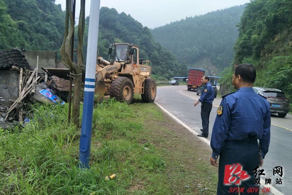 双牌路政依法拆除违法建筑物 切实维护路产路权