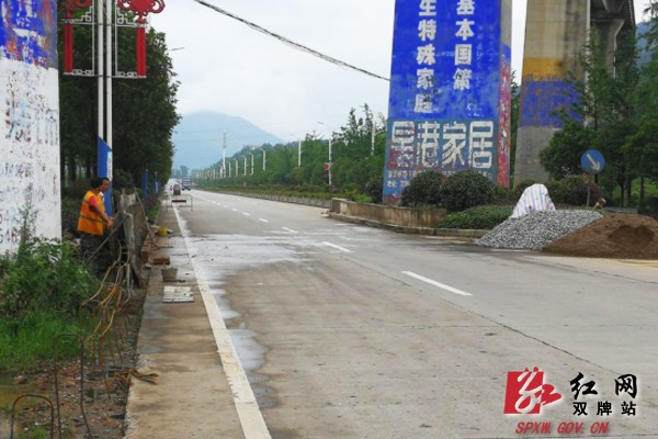 双牌路政及时制止涉路施工违法行为