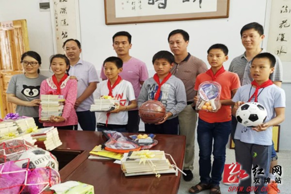 县科干班学员到蔡里口小学开展调研和微心愿认领活动