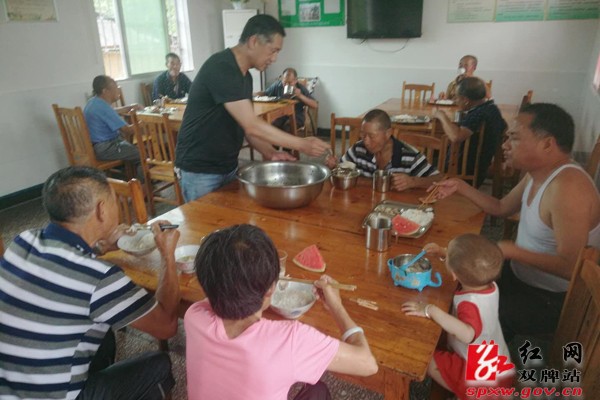 双牌县市监局组织非公企业开展主题党日活动 以党建促商建