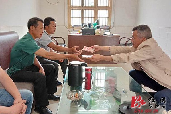 双牌公安为8名民工追回拖欠工资