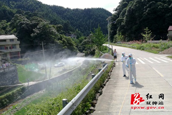 双县疾控中心深入登革热疫区开展蚊媒监测和灭蚊工作