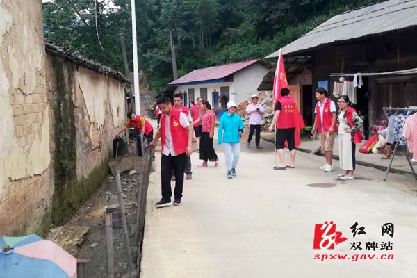 何家洞镇人居环境整治在路上