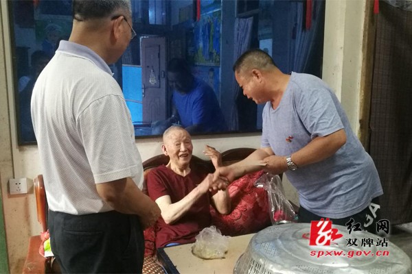 不忘初心送关怀 “七一”慰问暖人心